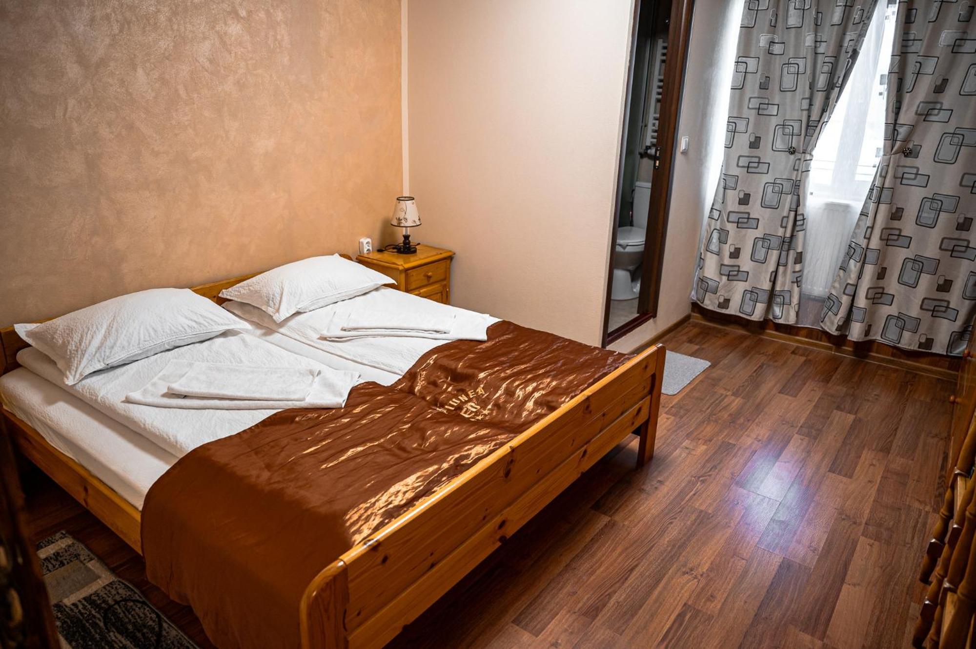 Pensiunea Teo Caransebes Ngoại thất bức ảnh