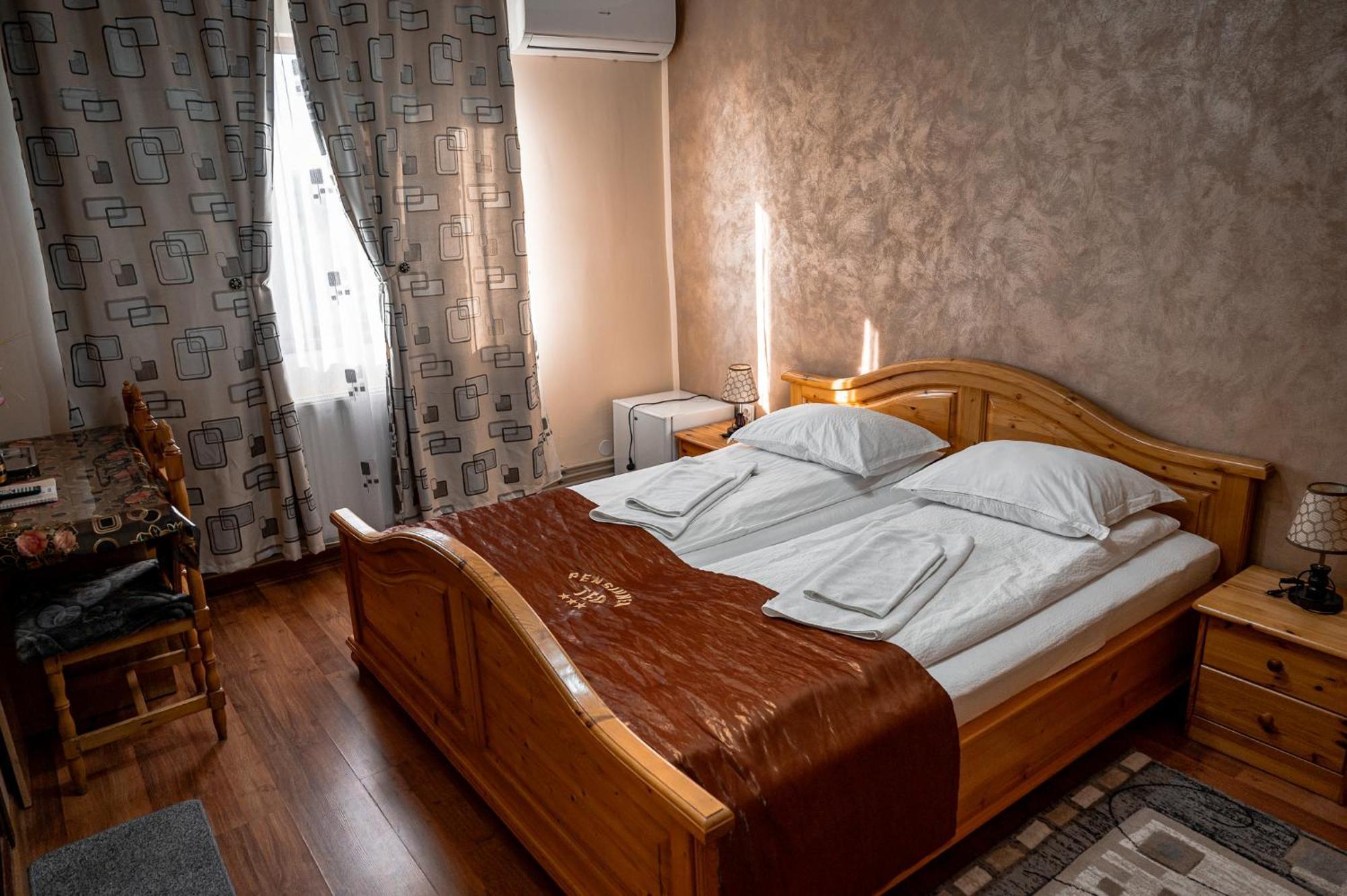 Pensiunea Teo Caransebes Ngoại thất bức ảnh